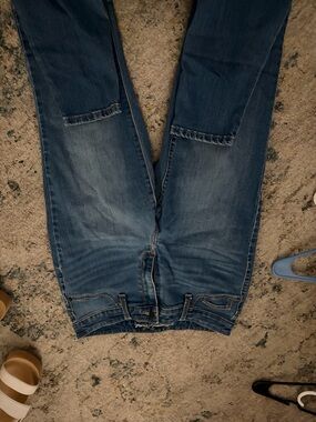 Target Women's Straight Leg Jeans in Medium Wash Blue